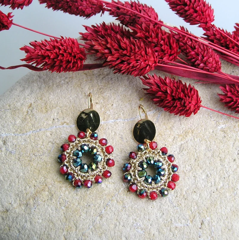 Boucles d'oreilles au crochet et perles en verre