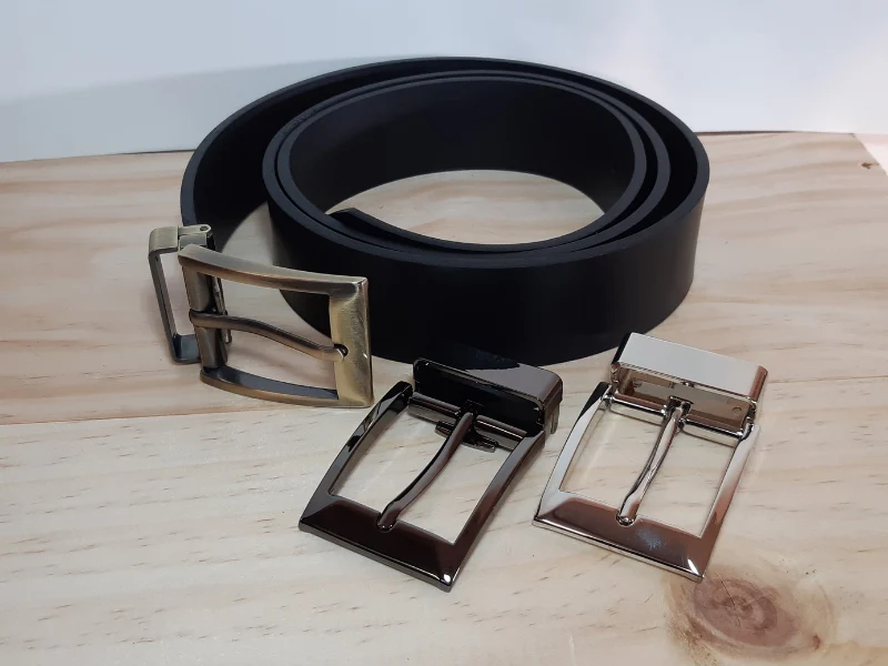 Ceinture en cuir tannage végétal et boucles interchangeables