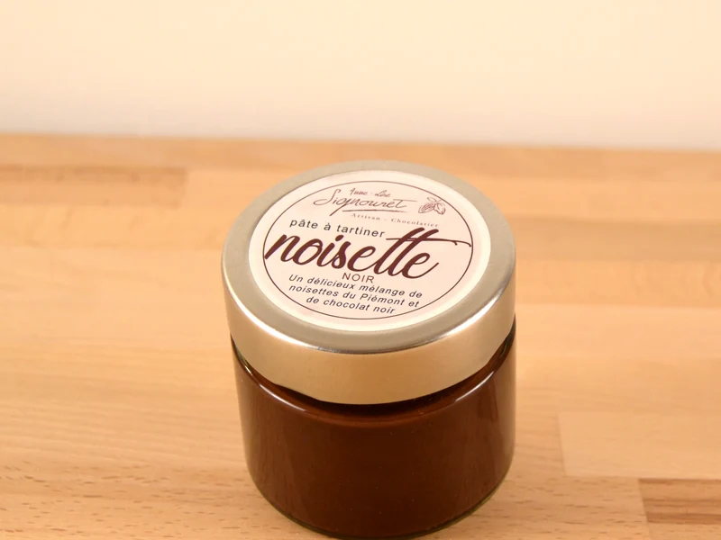 Assortiments de chocolats et de 2 cafés de spécialité