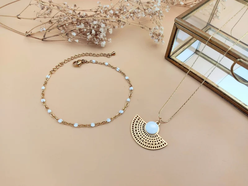 Parure 1 collier pendentif en nacre ou agate et 1 bracelet