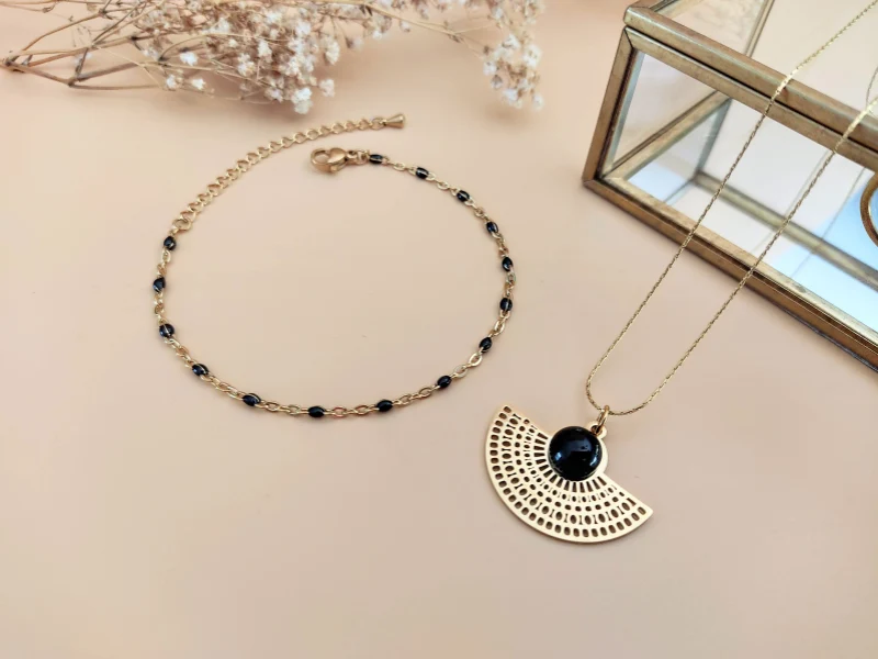 Parure 1 collier pendentif en nacre ou agate et 1 bracelet