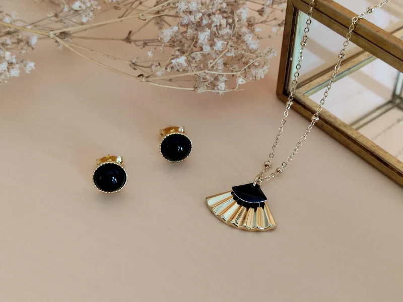 Parure 1 collier pendentif et 1 paire de boucles d'oreilles en nacre ou agate