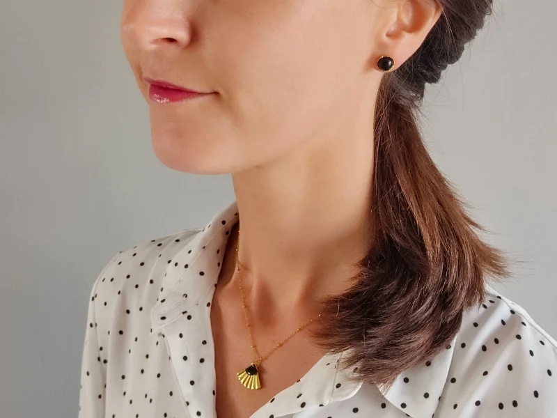Parure 1 collier pendentif et 1 paire de boucles d'oreilles en nacre ou agate