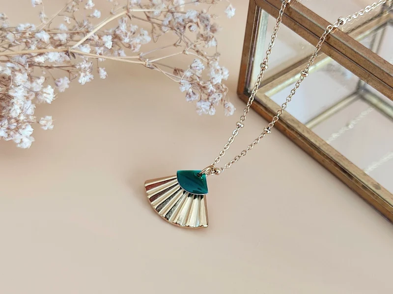 Collier pendentif éventail La Mystérieuse