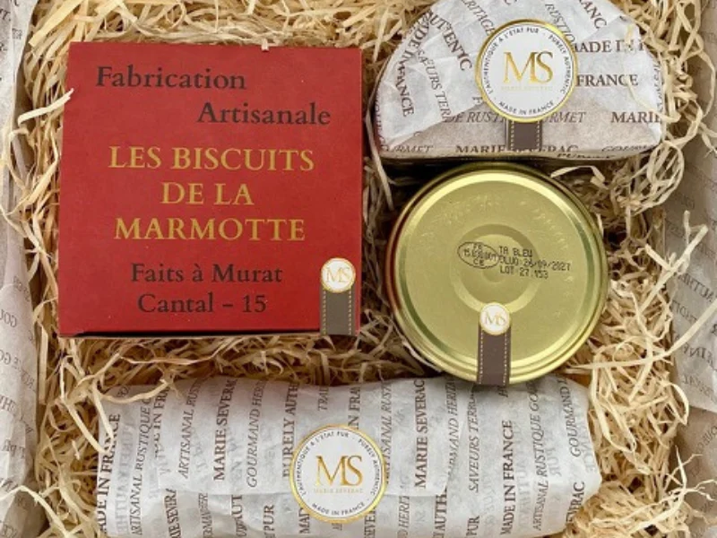 Coffret Gourmet d'Auvergne : Fromage, Saucisson, Terrine et Biscuits