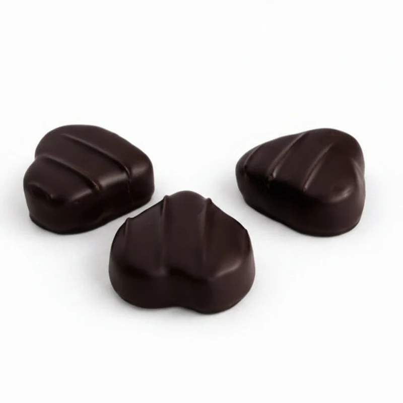 3 coeurs chocolats noirs artisanaux à la pâte d'amande