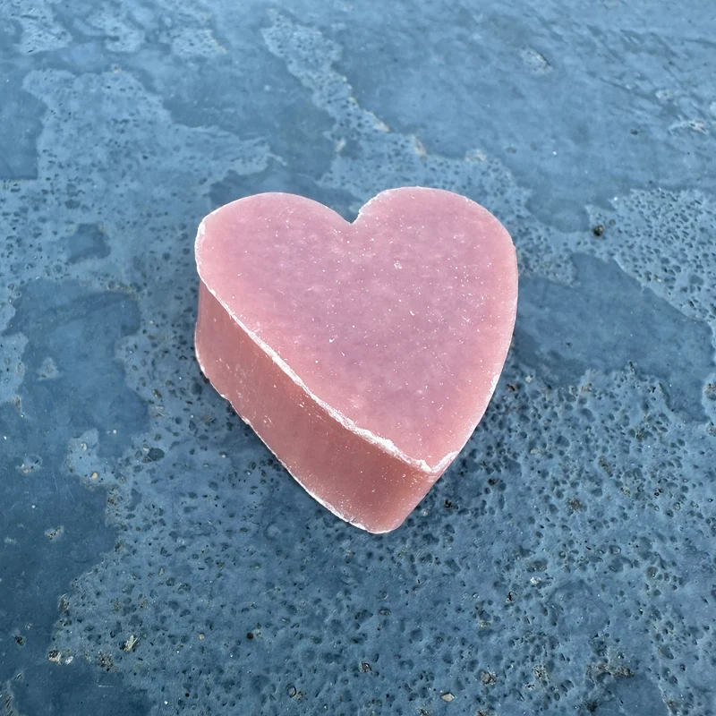 Savon coeur artisanal parfum fruité