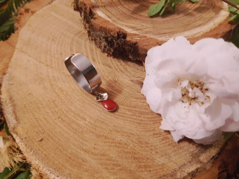 Bague et boucles d'oreilles asymétriques