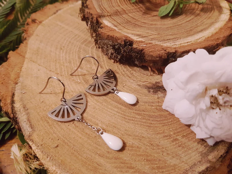 Bague et boucles d'oreilles asymétriques