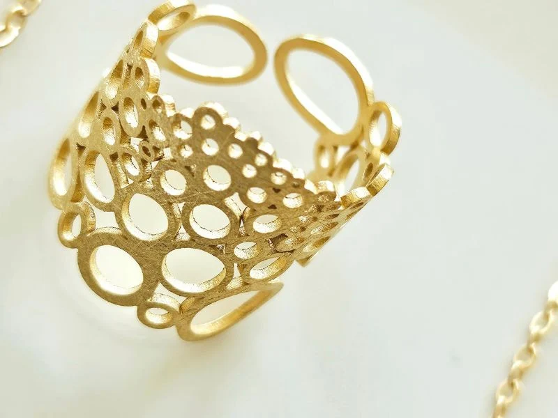 Bague trouée réglable