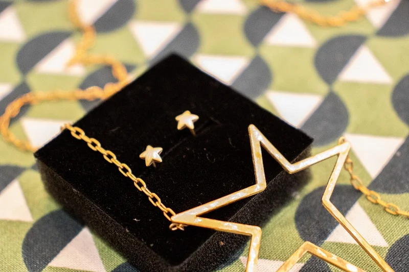 Parure puces oreilles et collier étoile asymétrique