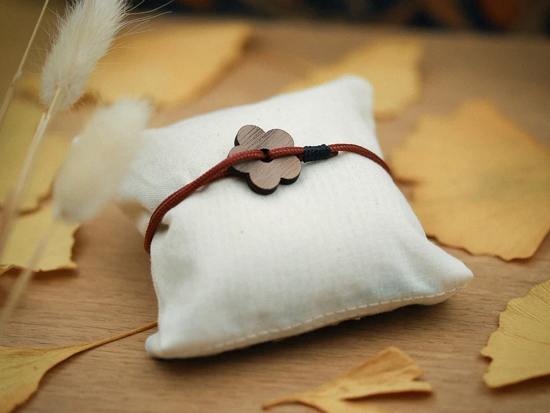 Bracelet corde - Fleur en bois - 3 couleurs