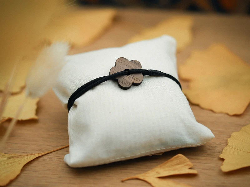 Bracelet corde - Fleur en bois - 3 couleurs