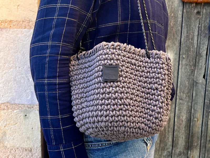 1 sac à main boule Stina