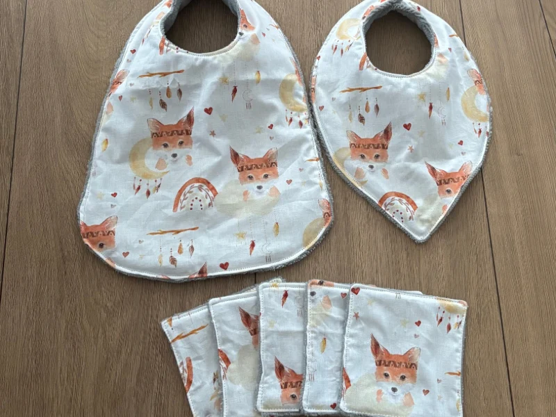 Bavoirs et lingettes