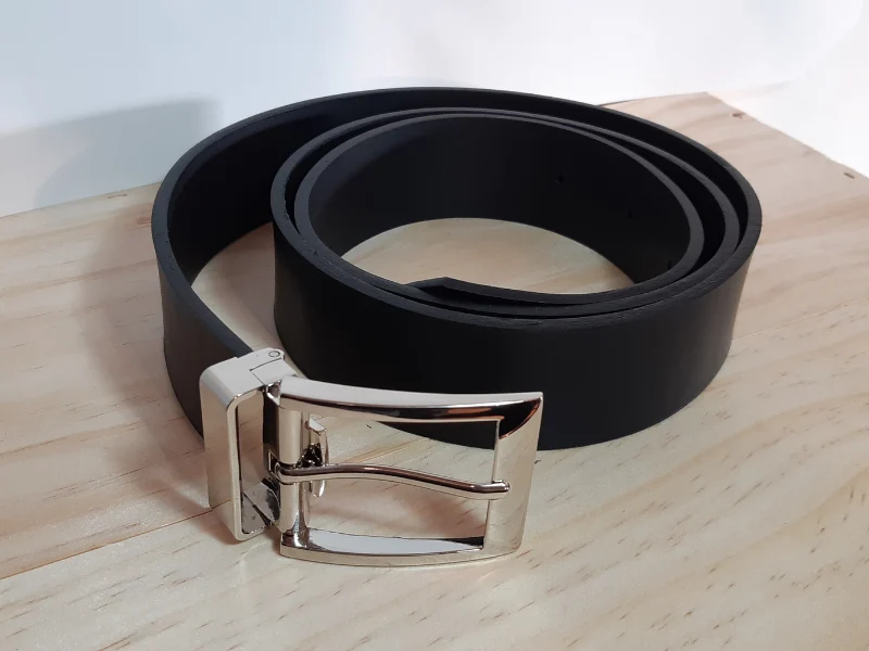 Ceinture en cuir noir tannage végétal