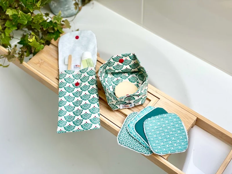 kit de toilette pratique à emporter — étui à savon solide, étui brosse à dents & 4 lingettes démaquillantes