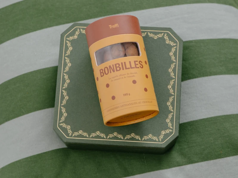 1 coffret et 5 tubes de chocolats "Bonbilles" (840g)