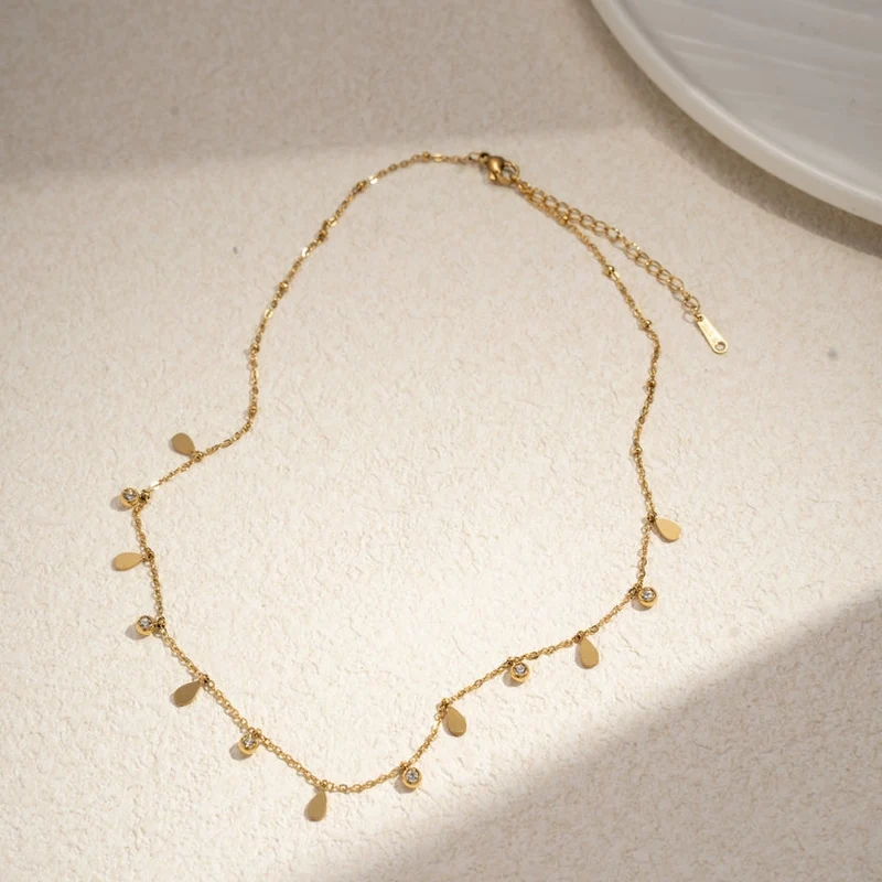 Collier en acier inoxydable raffiné pampilles et strass
