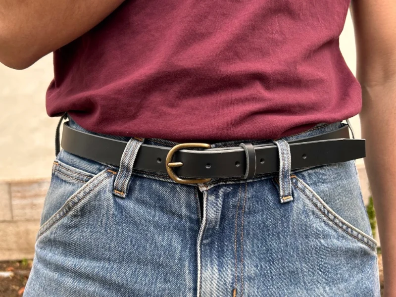 Ceinture en cuir au tannage végétal et boucle en laiton massif finition laiton vieilli