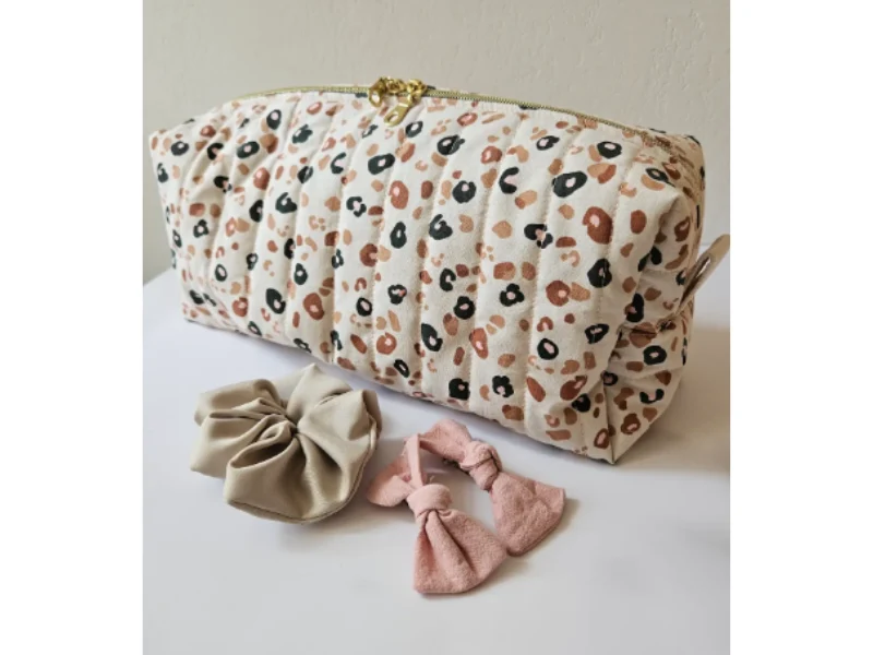 Trousse pour seche cheveux et accessoires coiffure