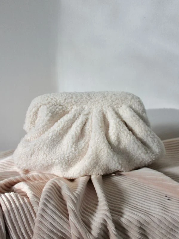 Pochette moumoute avec son chouchou et sa barrette