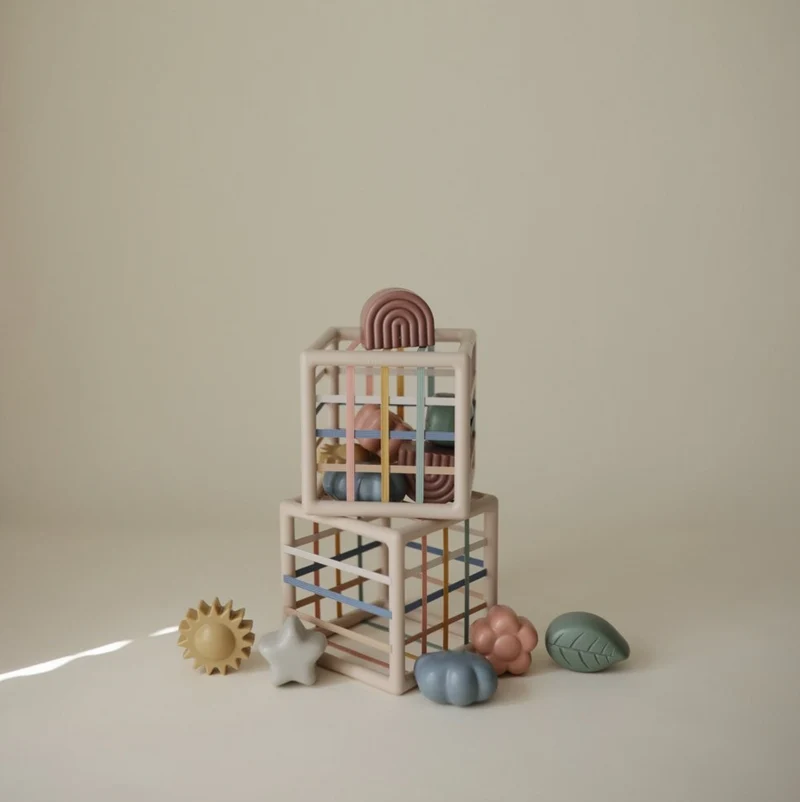 Boîte à formes & élastiques