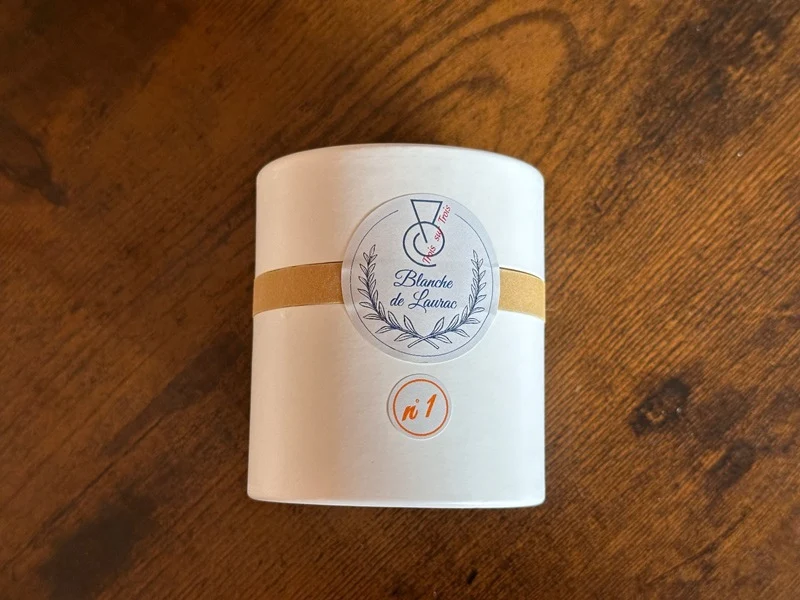 DEUX BOUGIES BLANCHE DE LAURAC, UN BRULE-PARFUM & 1 Boite 5 LINGOTS DECOUVERTE