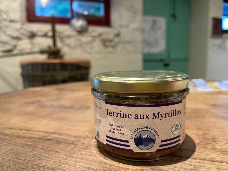 Coffret Apéro: 1 saucisson myrtilles 250g, 1 terrine myrtilles 190g et 2 petits nectars myrtilles de 20 cL