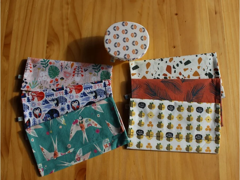 6 pochettes range-serviettes de table en coton bio + 1 petite charlotte couvre-plat
