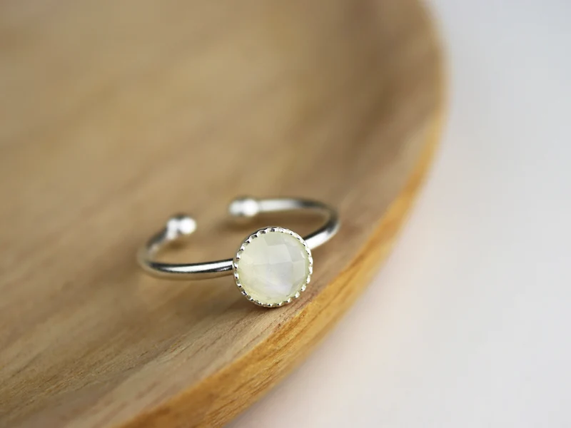 Bague ajustable en argent 925 et pierre naturelle