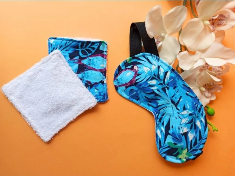 Coffret beauté : Serviette turban pour cheveux, masque de nuit et lingettes