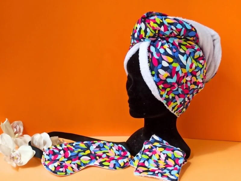 Coffret beauté : Serviette turban pour cheveux, masque de nuit et lingettes