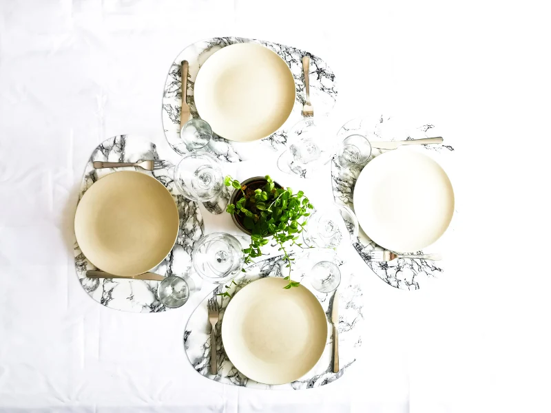 Ensemble de 4 sets de table et 4 sous-verres assortis PEBBLE