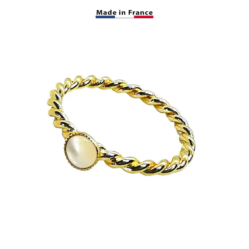 Bague plaqué or torsadée avec pierre ronde naturelle