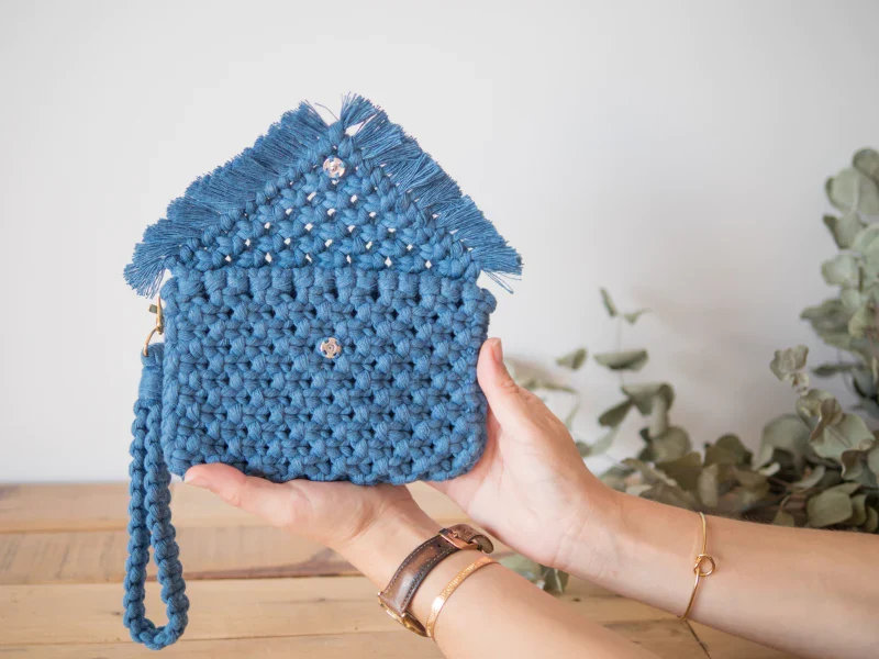 Pochette en macramé et anse assortie