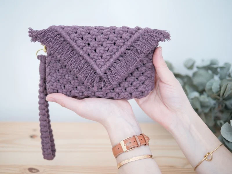 Pochette en macramé et anse assortie