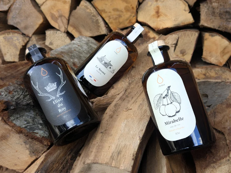 1 bouteille de liqueur/eau-de-vie 50cl