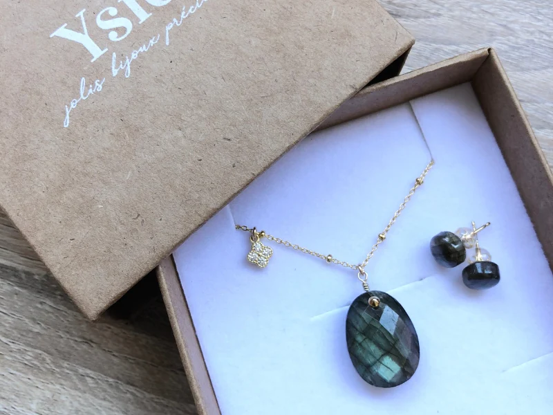 Parure Alma Collier et boucles d'oreilles puces