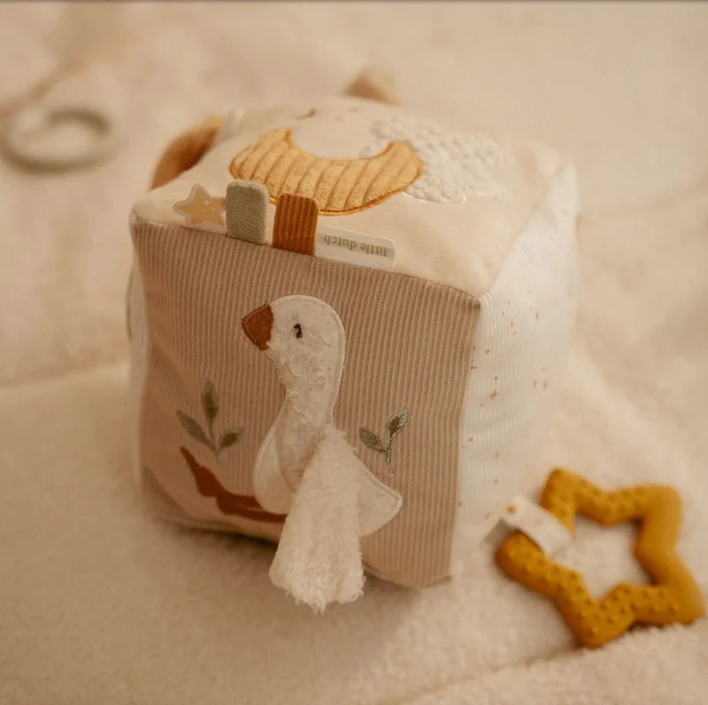 Cube d'activités | Newborn Neutrals