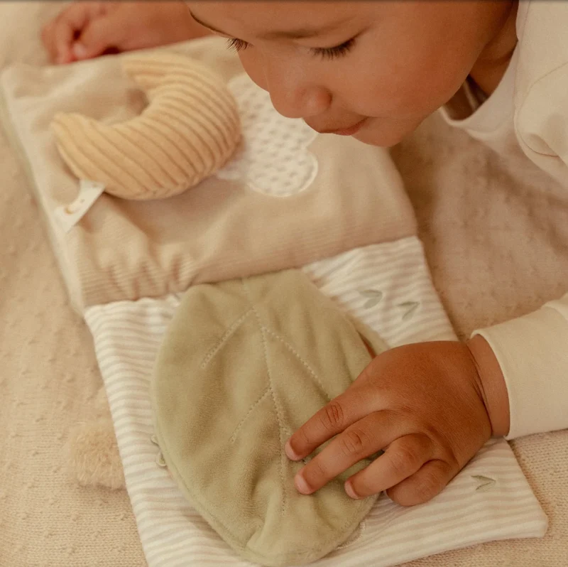 Livre d'activités | Newborn Neutrals