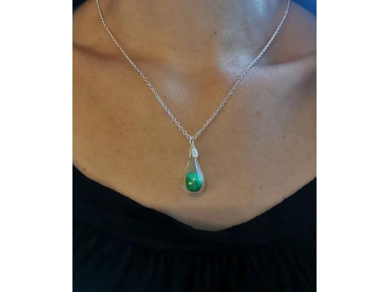 Pendentif en verre soufflé "Sand drop"