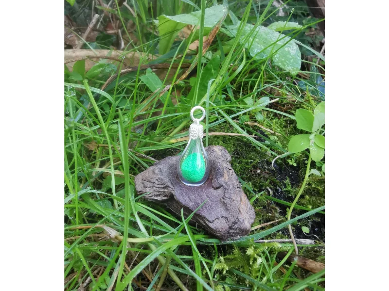 Pendentif en verre soufflé "Sand drop"