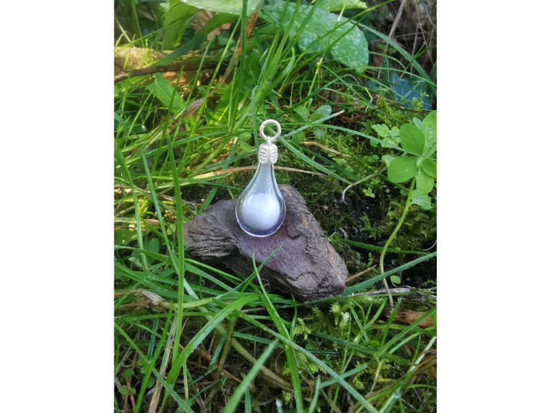 Pendentif en verre soufflé "Sand drop"