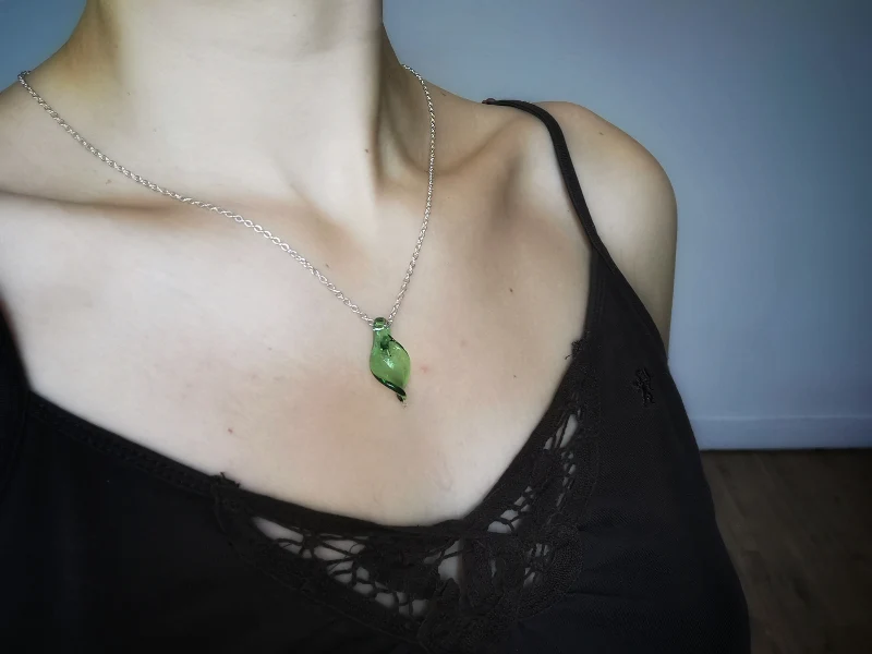 Pendentif Feuille en verre