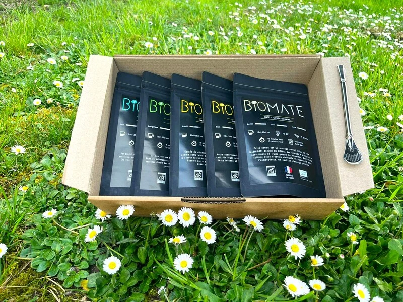 COFFRET MULTI SAVEURS MATÉ BIO + PAILLE FILTRANTE OFFERTE (5 SACHETS DE 50G, GOÛTS PERSONNALISABLES)