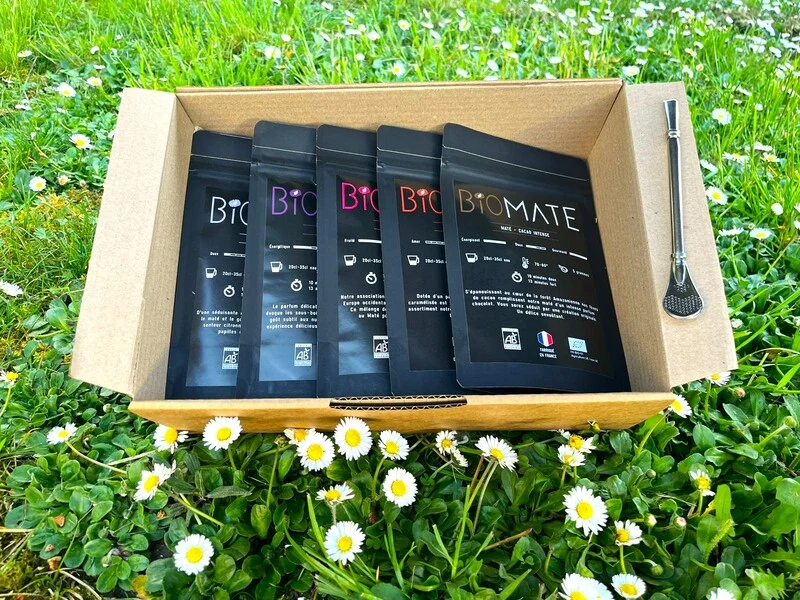 COFFRET MULTI SAVEURS MATÉ BIO + PAILLE FILTRANTE OFFERTE (5 SACHETS DE 50G, GOÛTS PERSONNALISABLES)