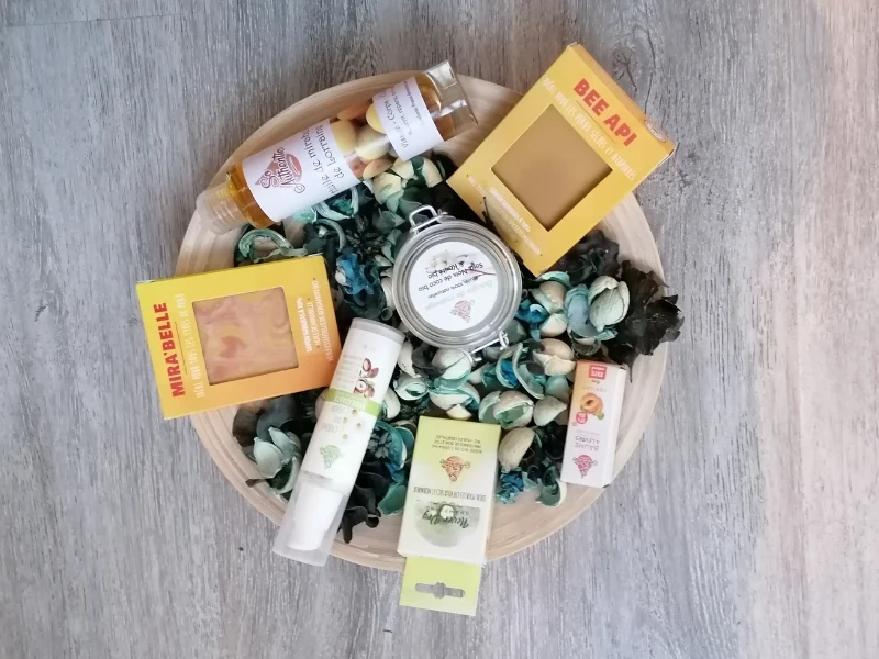 Assortiment exception de savons, huile, crème, baume, bougie