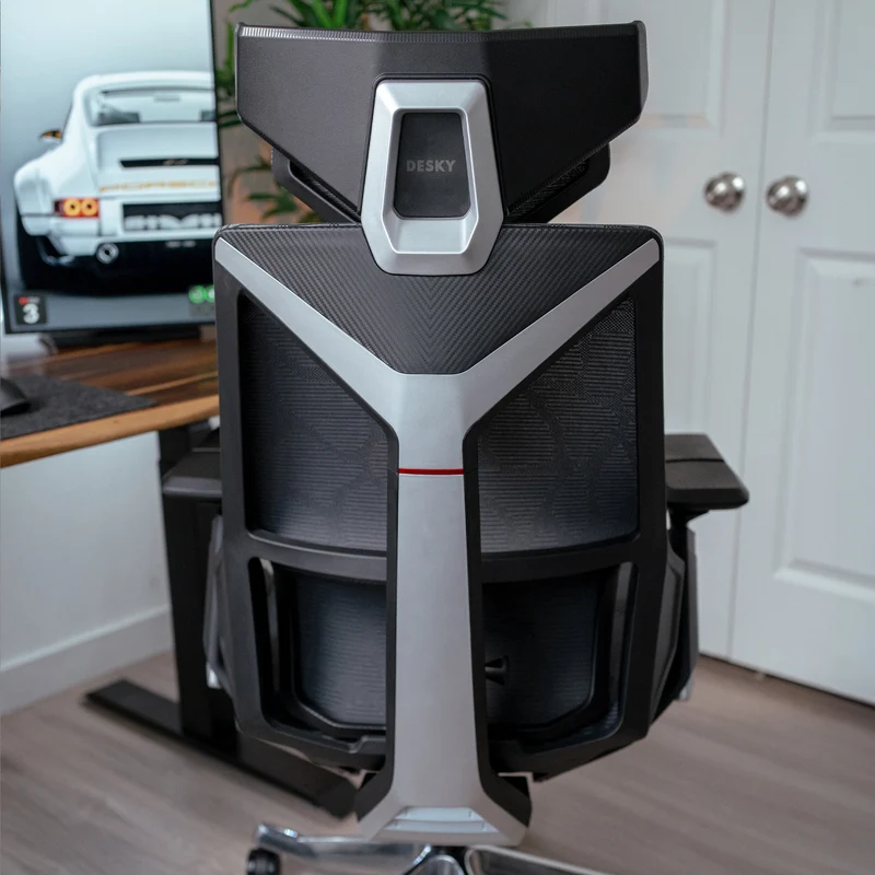 Desky Vanguard Ergonomic Gaming Chair with 6D Armrests