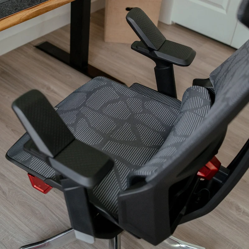 Desky Vanguard Ergonomic Gaming Chair with 6D Armrests